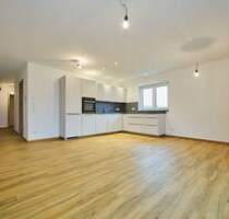 Straubing: Moderne 2-Zimmer-Wohnung im 1.OG mit Aufzug, Einbauküche und Stellplatz