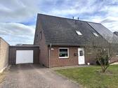 Auffahrt Garage und Zuwegung - 4 Zimmer Doppelhaushälfte in Lüchow