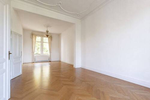 Wohn-/Essbereich - 4 Zimmer Etagenwohnung zum Kaufen in Frankfurt am Main