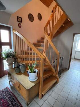 Diele/Teppenhaus - 5 Zimmer Einfamilienhaus in Schwarzenbruck