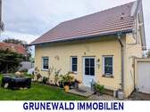 Ansichten - Freistehendes Einfamilienhaus in ruhiger Wohnlage von Punschrau bei Naumburg.