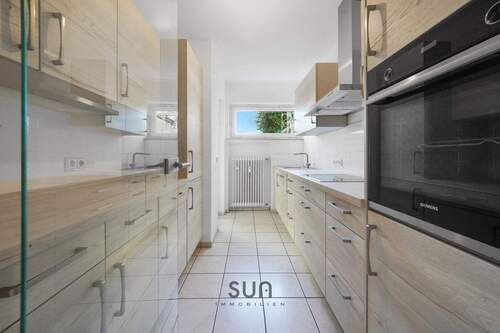 VOLL AUSGESTATTETE EINBAUKÜCHE - 