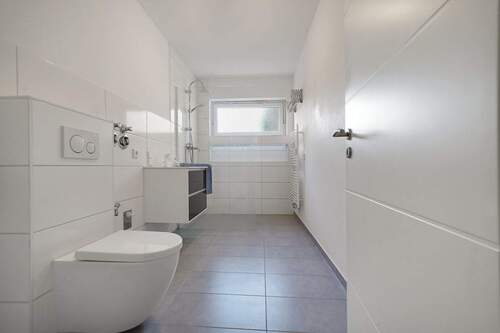 STILVOLLES BADEZIMMER - 