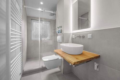 Badezimmer - Exklusive 3-Zimmer-Wohnung in begehrter Universitätslage 