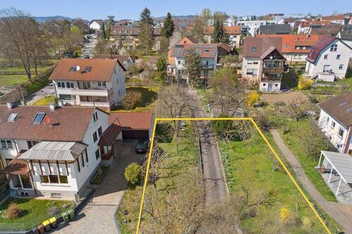 Drohnenaufnahme - Großzügiges Grundstück in Kleinsachsenheim