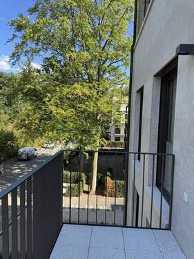 Ausblick Balkon zur Straße - 