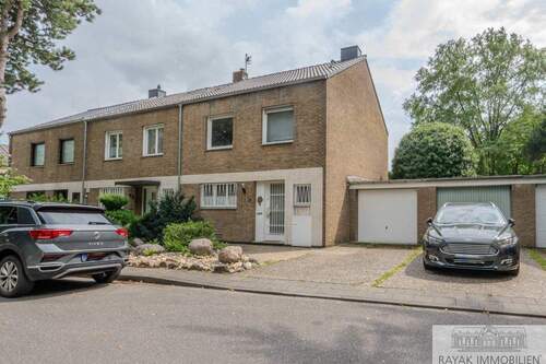 Hausansicht - 4 Zimmer Reihenendhaus zum Kaufen in Düsseldorf Benrath