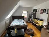 Wohnzimmer (2) - 2 Zimmer Etagenwohnung in Königsbach-Stein