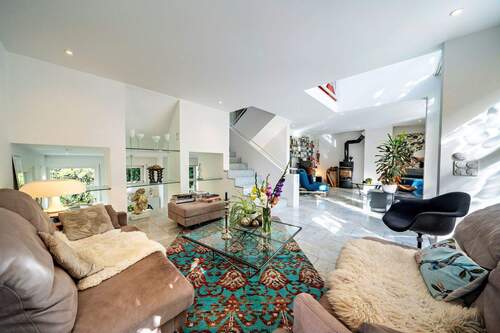 Wohnzimmer-Blick-zu-Kaminzimmer.jpg - 7 Zimmer Mehrfamilienhaus, Wohnhaus zum Kaufen in Heidelberg