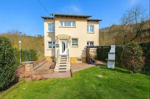 Frontansicht - Ruhig gelegenes Einfamilienhaus mit Panorama-Dachterrasse