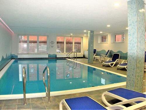 Freizeitbereich mit Schwimmbad - 