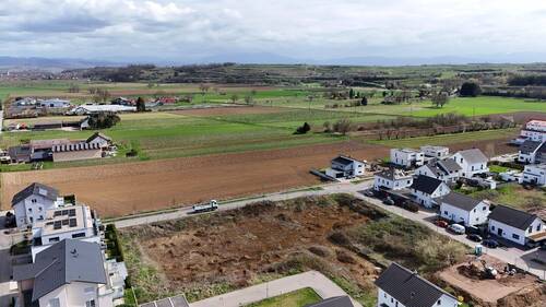 Blick ins freie - Großzügige 5 - Zimmer Neubauwohnung mit Erdterrasse in Endingen