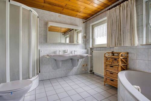 Badezimmer im Obergeschoss - 