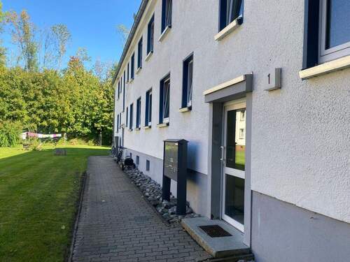 Hauseingang.jpeg - RAUMWUNDER - Süße Singlewohnung im Dachgeschoss (2.OG) mit Tageslichtduschbad und geräumiger Küche
