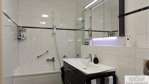 Dusch- und Wannenbad - 