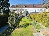 Blick vom Garten aufs Haus - 