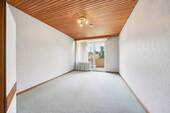 LICHTDURCHFLUTETES SCHLAFZIMMER - (KI generiert) - 
