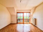 Wohnzimmer - 3 Zimmer Etagenwohnung zum Kaufen in Leuna