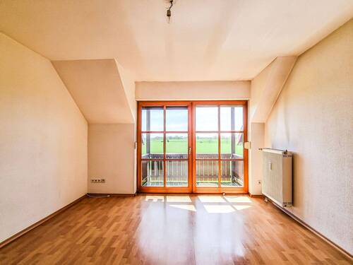 Wohnzimmer - 3 Zimmer Etagenwohnung zum Kaufen in Leuna