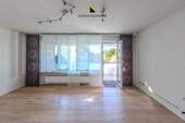 Wohnzimmer mit Zugang Balkon - 