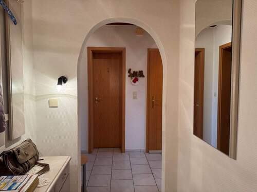 Diele mit Garderobe - 