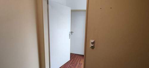 Fester Arbeitsplatz - Heller Schreibtischplatz in Regensburg - zentrale Lage, 247 Zugang