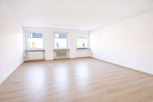 Wohnzimmer - 3 Zimmer Etagenwohnung zum Kaufen in München