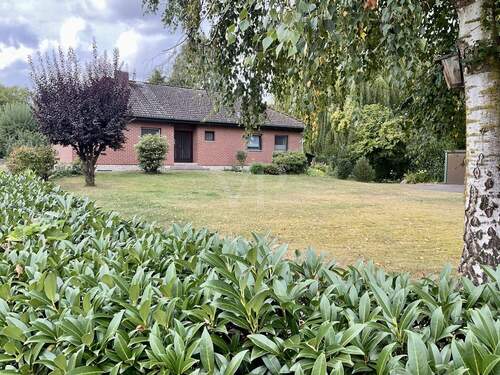 Blick von der Straße aus - 5 Zimmer Einfamilienhaus in Oetzen