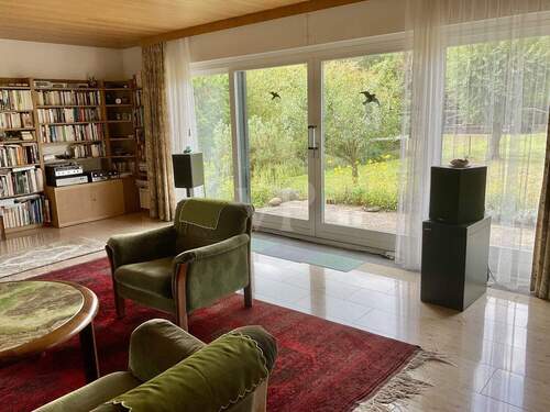 Wohnzimmer mit Blick auf die Koppel - 