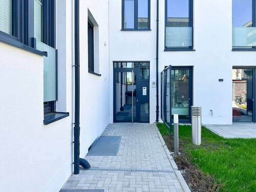 Hauseingang - 2 Zimmer Etagenwohnung zum Kaufen in Leipzig