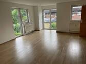 Wohnzimmer.jpg - 6-Familienhaus, guter Grundriss, TG-Platz sucht...