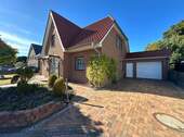 Seitenansicht mit Garage - 5 Zimmer Einfamilienhaus zum Kaufen in Wangerland