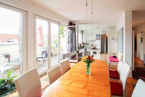 02. Wohn- und Esszimmer - Penthouse mit 360°-Blick- Wohnen über den Dächern des Prenzlauer Bergs