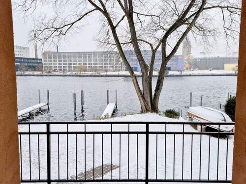 Ausblick Spree mit Anlegesteg - 2 Zimmer Etagenwohnung zum Kaufen in Berlin