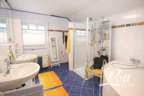 Badezimmer Dachgeschoss - 