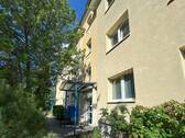 Hauseingang - 2 Zimmer Mehrfamilienhaus, Wohnhaus in Dresden