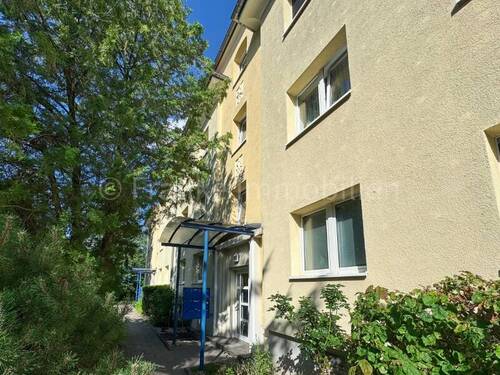 Hauseingang - 2 Zimmer Mehrfamilienhaus, Wohnhaus in Dresden