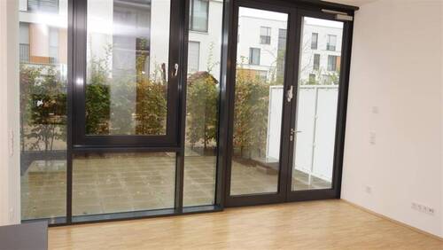 Wohnraum / Terrasse - 2 Zimmer Etagenwohnung zur Miete in Mönchengladbach