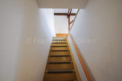 Treppenaufgang zum Dachgeschoss - 