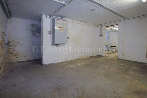 Keller Blick Richtung Bad - 