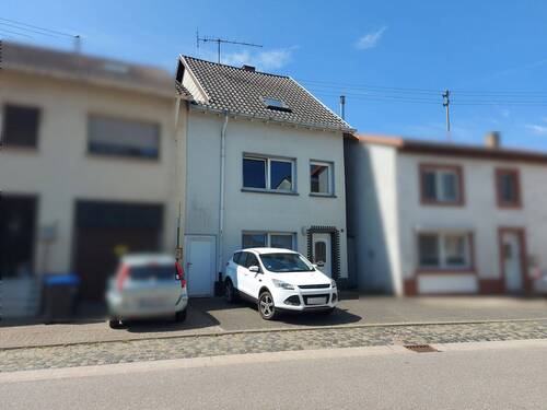 Straßenansicht - 5 Zimmer Einfamilienhaus zum Kaufen in Wallerfangen / Sankt Barbara