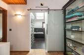Flur und Bad - 