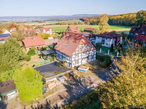 Außenansicht Weit - 8 Zimmer Einfamilienhaus zum Kaufen in Hameln / Bannensiek