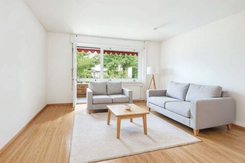 Wohnzimmer mit Balkonzugang - Visualisierung - Etagenwohnung mit 68,80 m&sup2; in Berlin zum Kaufen