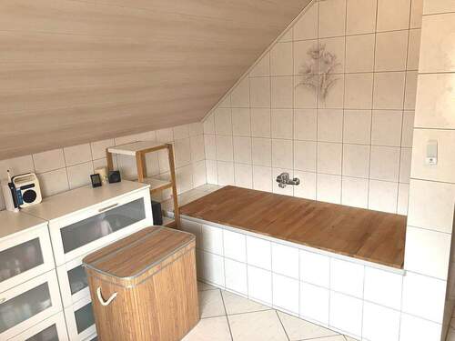 ...mit Wanne und Dusche (Bürogebäude) - 