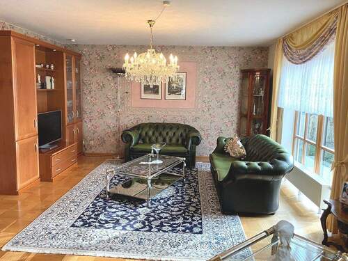 Wohnhaus - Wohnzimmer - Halle in Büchenbach zum Kaufen