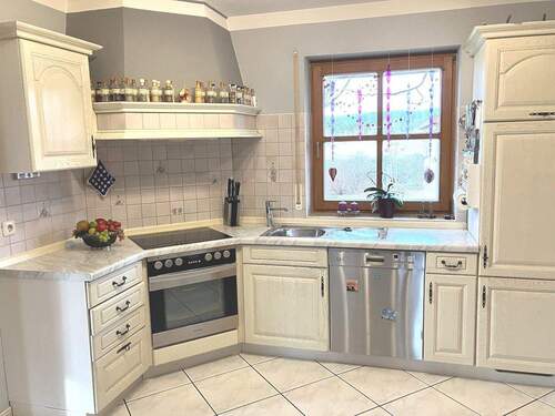 Wohnhaus - Küche mit Speisekammer - 