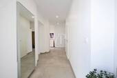 Flur - Etagenwohnung mit 215,70 m² in Radebeul zum Kaufen