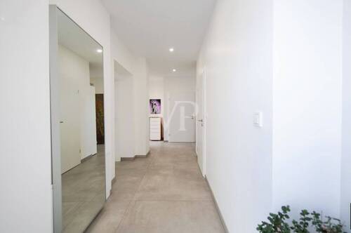 Flur - Etagenwohnung mit 215,70 m² in Radebeul zum Kaufen