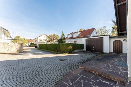 Blick auf die Zufahrt - Grundstück in Kirchheim bei München zum Kaufen